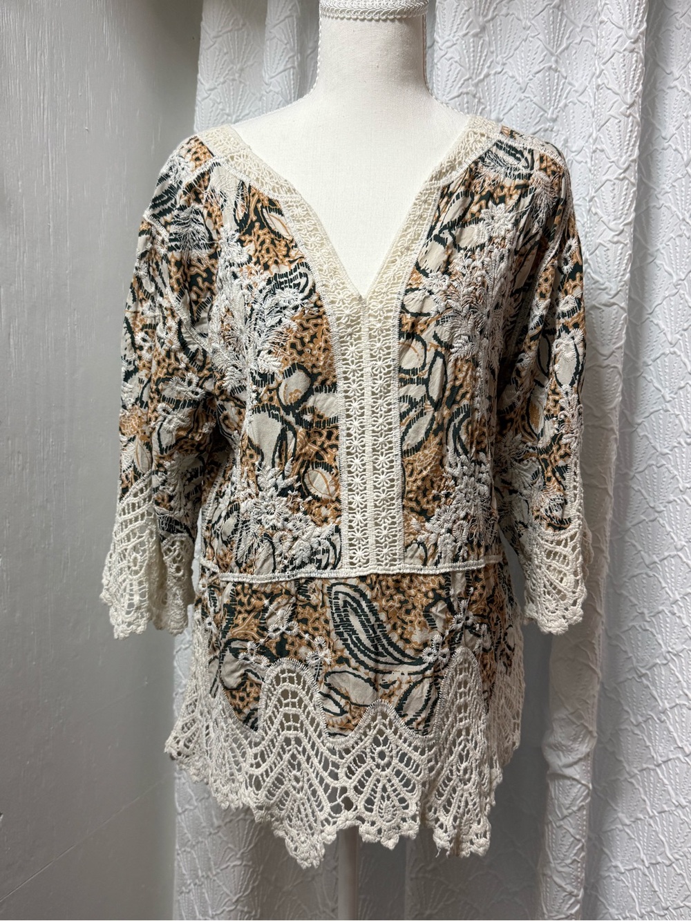 Boho Crochet-Trim Printed V-Neck Tunic - Cream & Brown
